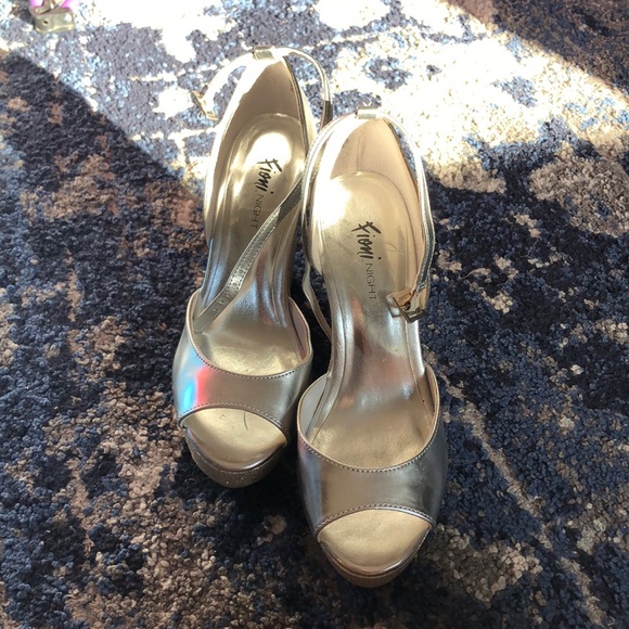 NEW Silver Sparkly Open Toe Wedges - Picture 5 of 5